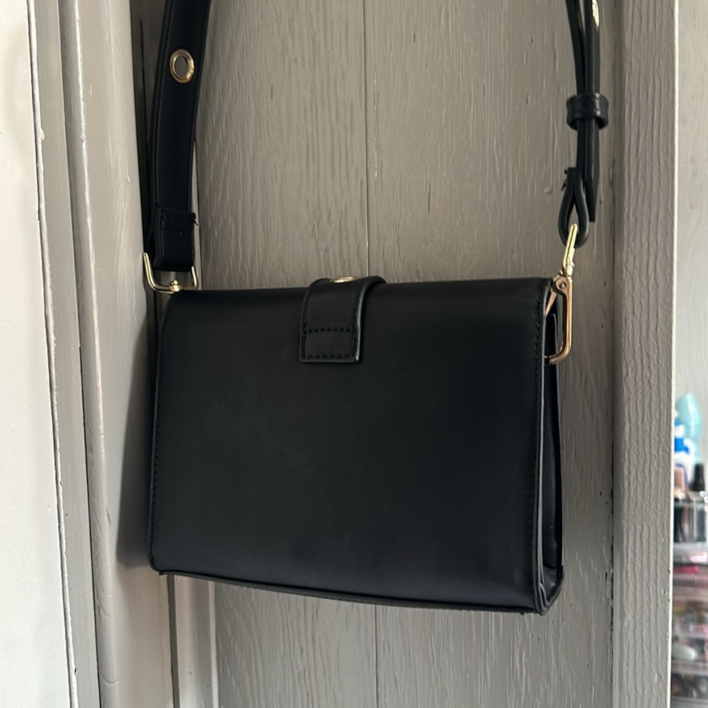 Crossbody - Picture 3 of 6